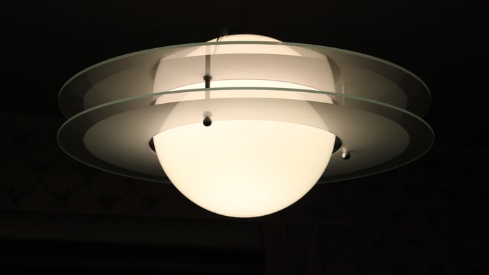 Taklampe med lys Foto Lill Irene Cressey